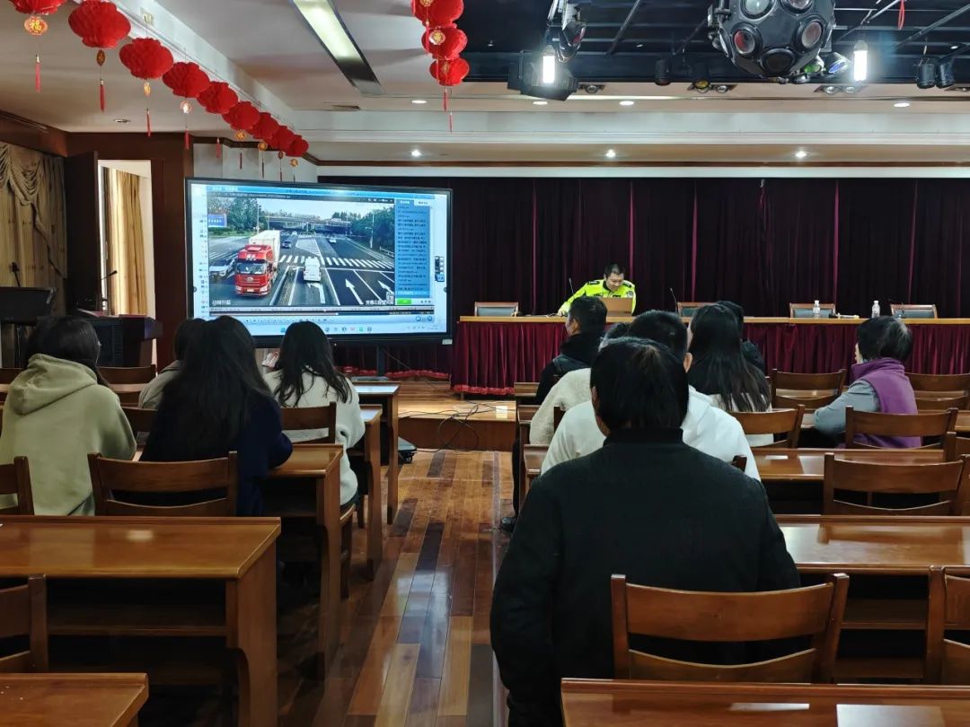 东邦交通警察中队来工厂促进道路交通安全